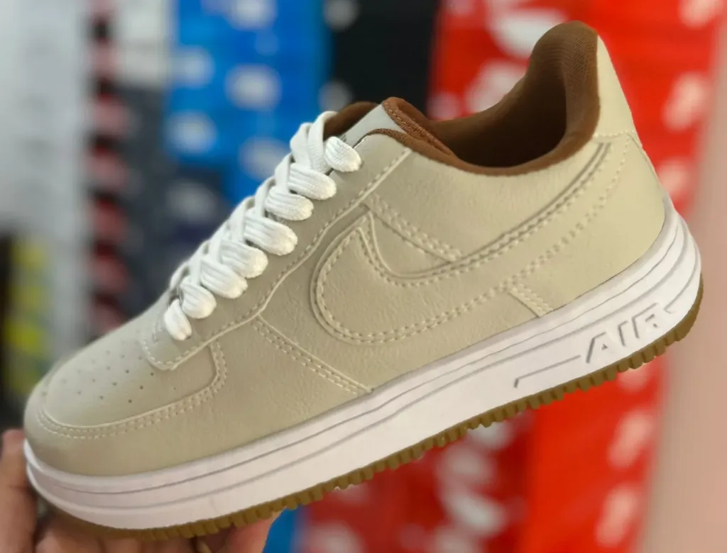 TÊNIS NIKE AIR FORCE PREMIUM (40)