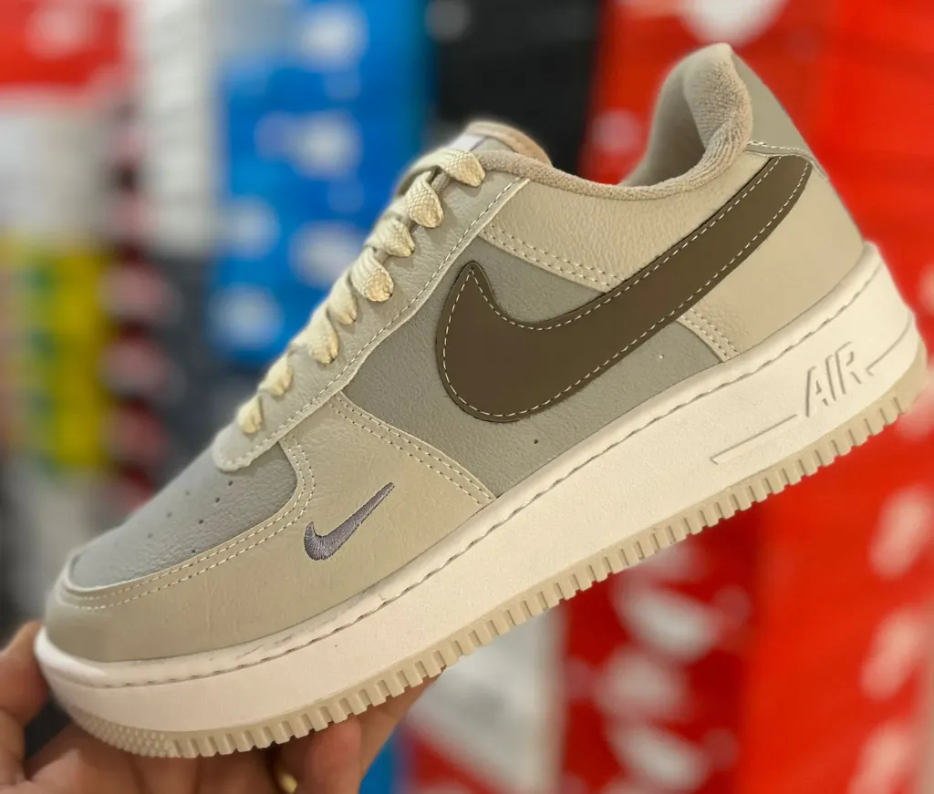 TÊNIS NIKE AIR FORCE PREMIUM (40)