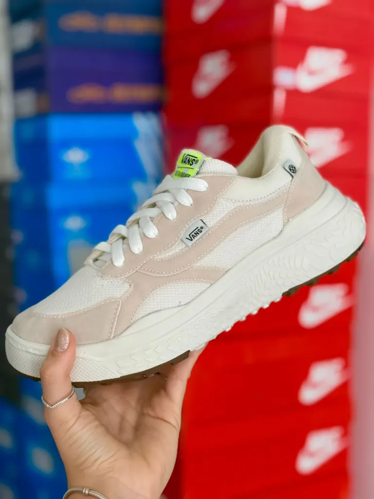 TÊNIS VANS ULTRARANGE (37)