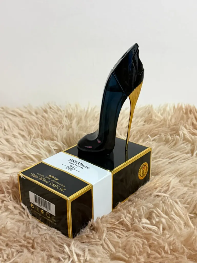 ​Inspiração perfume Good Girl 😍

Good Girl é uma fragrância poderosa e sensual. Uma mescla audaciosa de elementos leves e marcantes para as mulheres que amam seu lado bom e comemoram seu lado mau.

🔸Familia Olfativa: Floral Oriental

🔸Notas de Topo: Amêndoa e Café

🔸Notas de Coração: Jasmim Sambac e Tuberosa

🔸Notas de Fundo: Fava Tonka e Cacau

Brand Collection- N°126👠25

ml