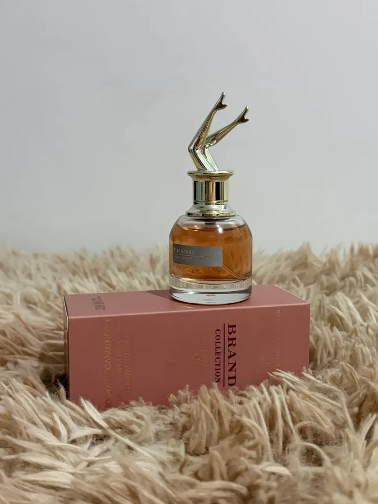 Inspiração no sensual Scandal 💃  💃Scandal, o perfume de uma mulher que é livre e forte. De dia, nossa Ministra é muito séria, com a mente em seus arquivos.  🔸Familia Olfativa: Chipre, Floral  🔸Notas de Topo: Laranja Sanguínea e Gardênia  🔸Notas de Coração: Mel  🔸Notas de Fundo: Patchoui  Brand Collection- N°136🥰  25ml