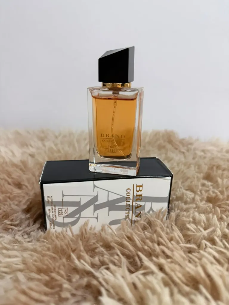 Inspiração no perfume Libre😍  Fragrância pura e sensual, vibrante e conquistadora 💃  Familia Olfativa: 🥰  🔸Notas de topo são; de tangerina, lavanda, cassis ou groselha preta e petitgrain.  🔸Notas de coração são; de jasmin, lavanda e flor de laranjeira.  🔸Notas de fundo são de baunilha do Madagascar, cedro, ambargris e almíscar.,  Brand Collection- N°159⚡  25ml
