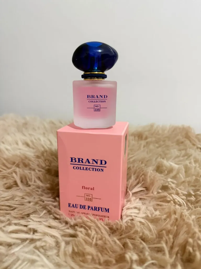 Inspiração: My Way Floral 🌸  My Way Floral é um perfume Âmbar Floral Feminino. Esta é uma nova fragrância. My Way Floral foi lançado em 2022.  🔸Notas de topo são Flor de Laranjeira, Mandarina Verde e Laranja Amarga.  🔸Notas de coração são Tuberosa Indiana e Néroli tunisiano.  🔸Notas de fundo são Baunilha de Bourbon e Almíscar Branco.  Brandcollection N° 335  25ml