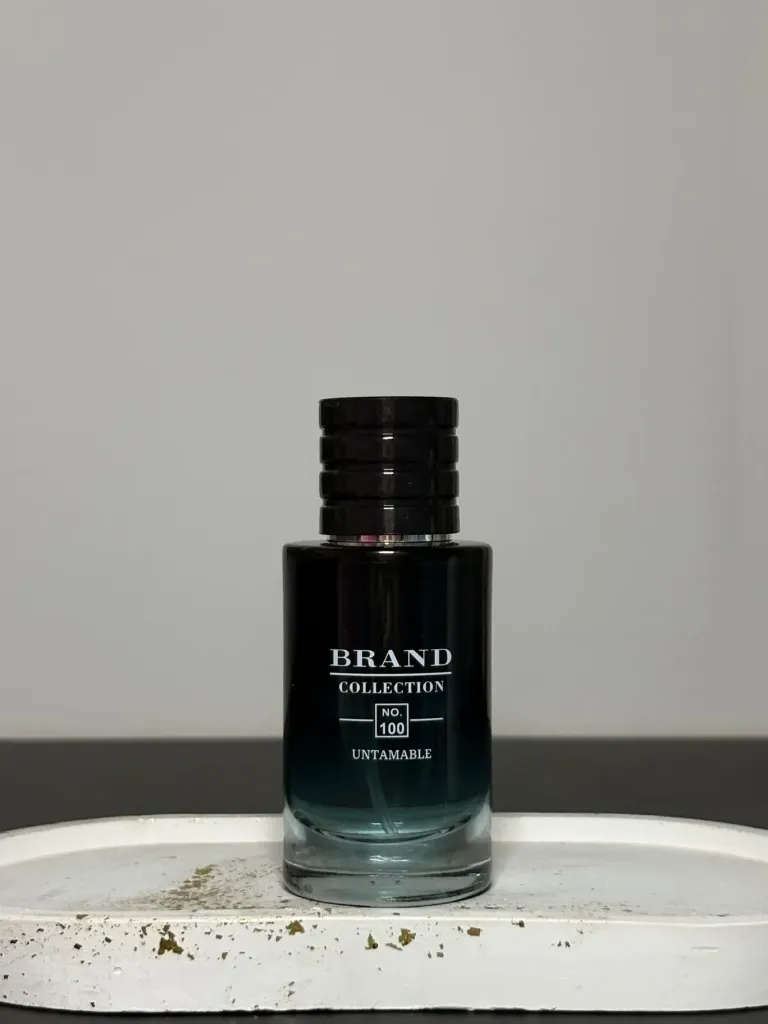 (MASCULINO) Inspiração no maravilhoso Sauvage🏆  Um dos perfumes mais vendidos no no de 2021 , conquistando tanto os homens quanto as mulheres !!! Um perfume super versátil podendo ser usado para todas ocasiões !!!!  Familia Olfativa: Fougére, Oriental  Notas de Topo: Bergamota  Notas de Coração: Lavanda, Pimenta de Szechuan, Anis Estrelado e Noz-Moscada  Notas de Fundo: Abroxan e Baunilha  Brand Collection- N°100😎  25ml